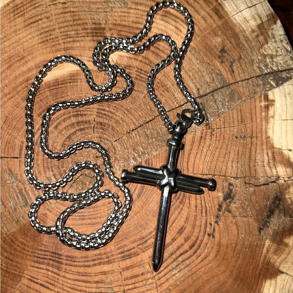 ✨HOST PICK✨Men or women silver cross necklace. Women can wear this too.